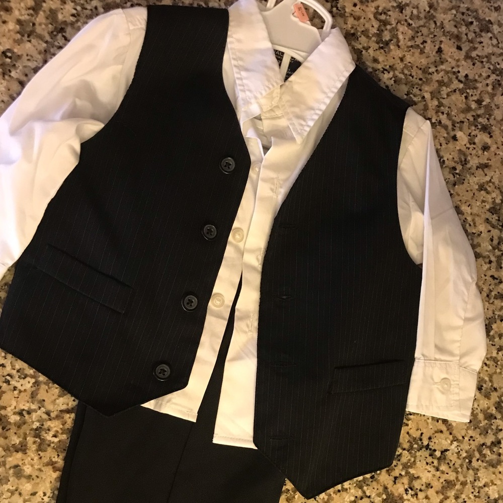 Boys size 2T 3 piece set